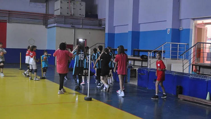 Küçük yaşta seçilen çocuklar hentbol milli takım yolunda