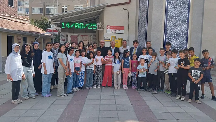 Kur'an-I Kerim Öğrenen Çocuklara Hediyeler Armağan Edildi