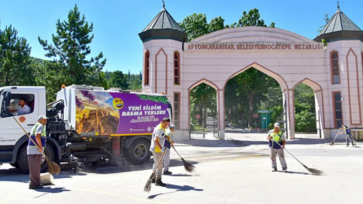 Kurban Bayramı öncesinde  mezarlıklarda temizlik yapıldı