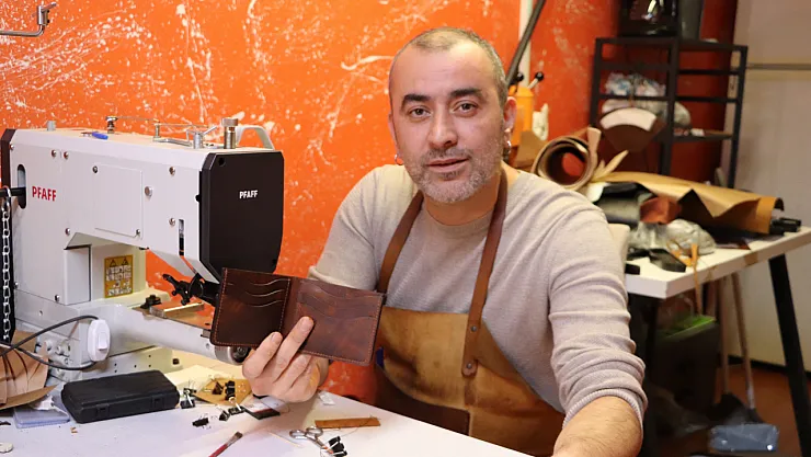 Kurumsal Hayatı Bırakıp Huzuru, Açtığı Deri Atölyesinde Buldu