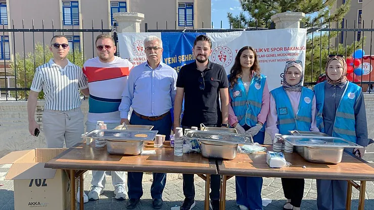 Kütahya AK Gençlik'ten Yeni Üniversite Öğrencilerine Çorba İkramı