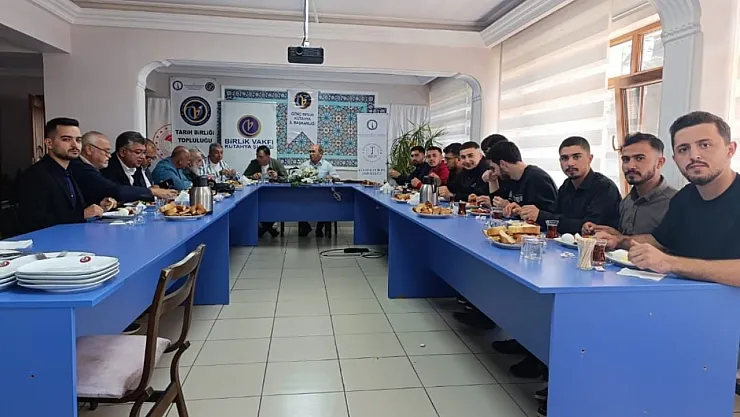 Kütahya Birlik Vakfı'ndan Öğrencilerle İstişare Toplantısı