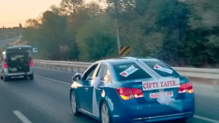 Kütahya'da 30 Ağustos'a Özel Anlamlı Ve Güldüren Konvoy: 'Çifte Zafer'