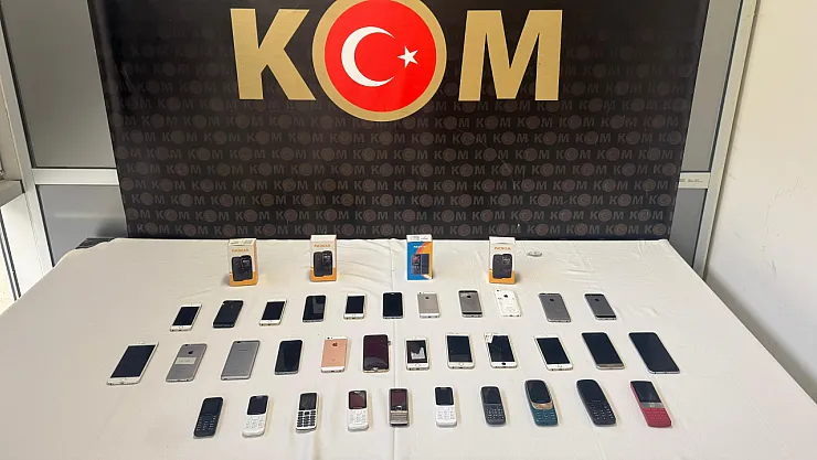 Kütahya'da 37 Adet Gümrük Kaçağı Cep Telefonu Ele Geçirildi
