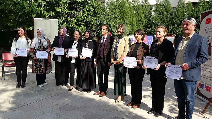 Kütahya'da 'Düğünümüz Var' Projesinde Katılım Belgeleri Takdim Edildi
