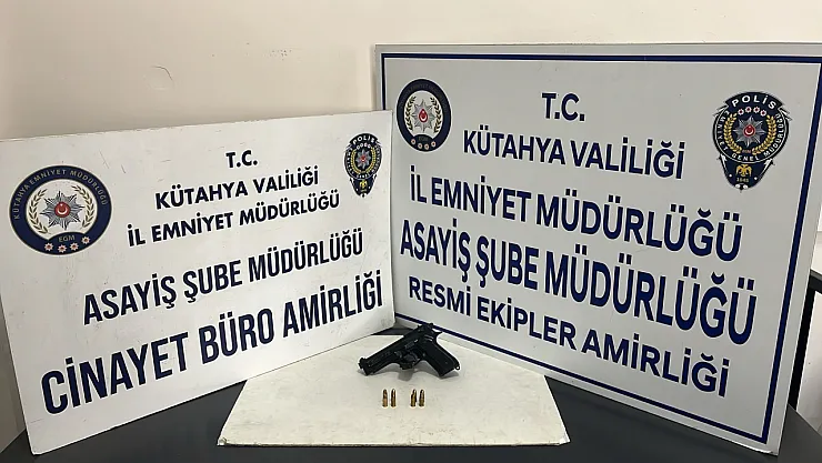 Kütahya'da Durmayan Araçtan Silahlar Çıktı