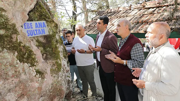 Kütahya'da Ebe Ana Sultan Dualarla Anıldı