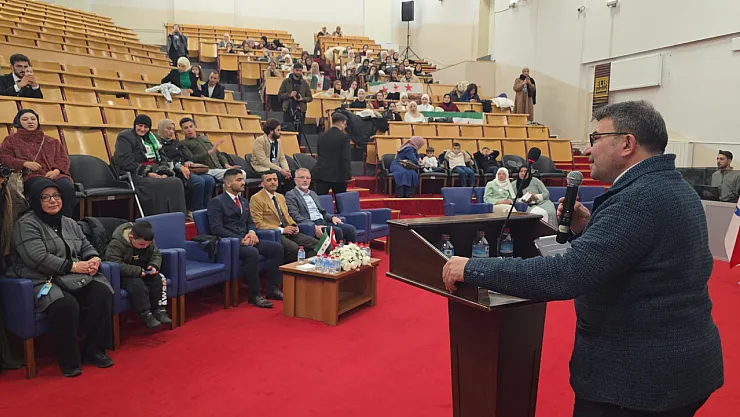 Kütahya'da Eğitim Gören Suriyeli Öğrenciler, Baas Rejiminin Devrilmesinin Birinci Yıl Dönümünü Kutladı