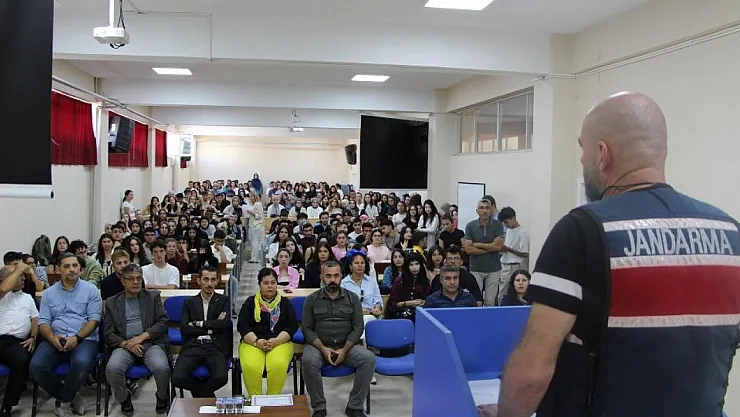 Kütahya'da Jandarmadan Öğrencilere Siber Güvenlik Eğitimi