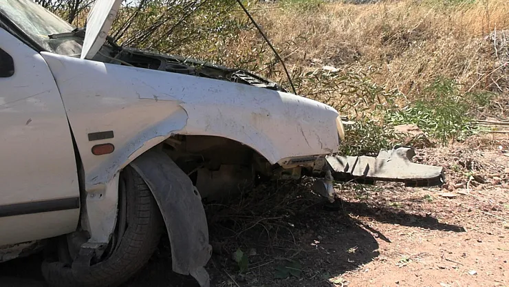 Kütahya'da Kontrolden Çıkan Otomobil Şarampole Devrildi: 3 Yaralı