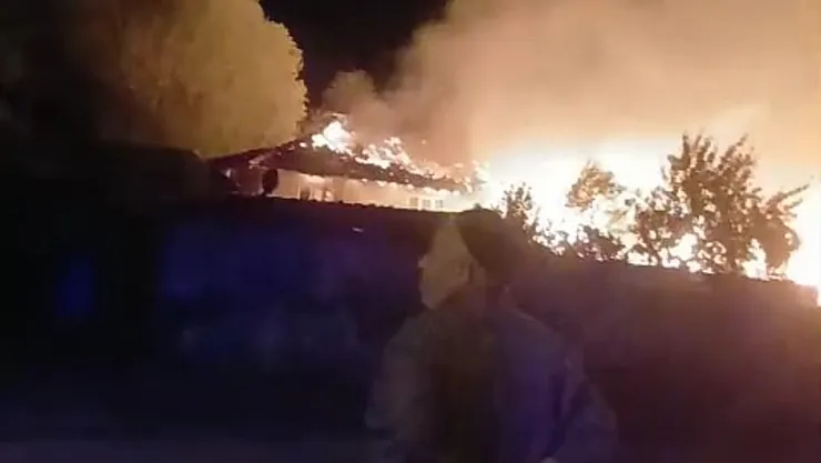 Kütahya'da Köyde Çıkan Yangında Evler, Samanlıklar Ve Ahırlar Kül Oldu