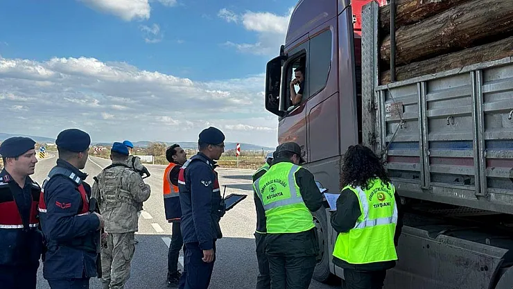 Kütahya'da Orman Emvali Yüklü Araçlar Denetlendi