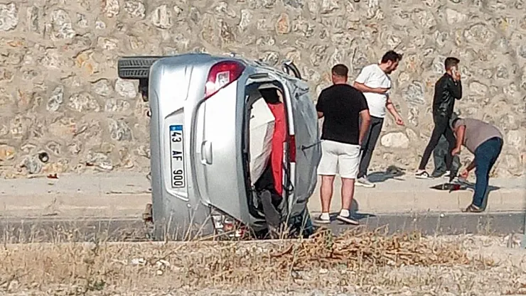 Kütahya'da Takla Atan Aracın Sürücüsü Yaralandı