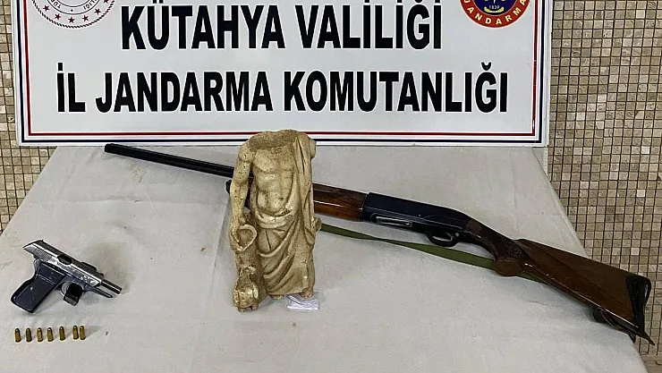 Kütahya'da Tarihi Eser Operasyonu: Milattan Önce 5. Yüzyıla Ait Heykel Ele Geçirildi