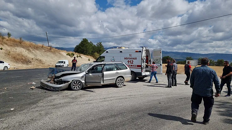 Kütahya'da Trafik Kazası: 2 Yaralı