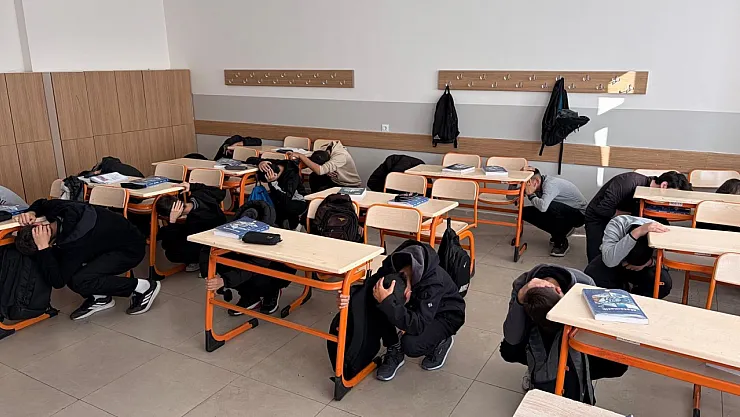 Kütahya'da Tüm Okullarda Eş Zamanlı Deprem Tatbikatı