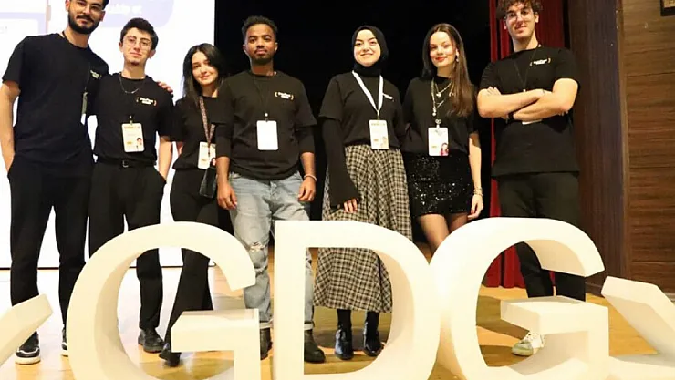 Kütahya'daki 'Devfest'25' Etkinliği Teknoloji Tutkunlarını Bir Araya Getirdi