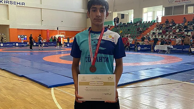 Kütahyalı güreşçi Türkiye üçüncüsü oldu