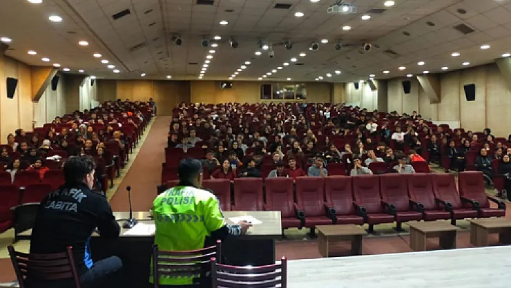 Lise ve Ortaokul Öğrencilerine 'Trafik Eğitimi'