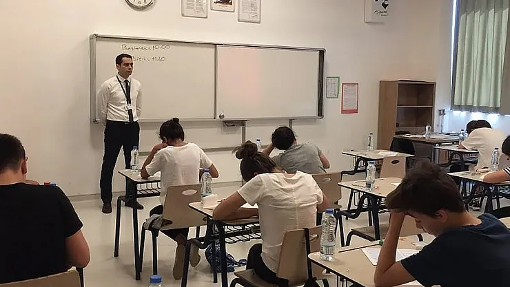 Liseler 3 Yıla Mı Düşecek? Liselerde Zorunlu Eğitim Süresi Değişiyor Mu?