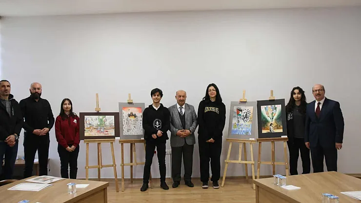 Liseler Arası Resim Yarışmasında Dereceye Giren Öğrenciler Ödüllendirildi