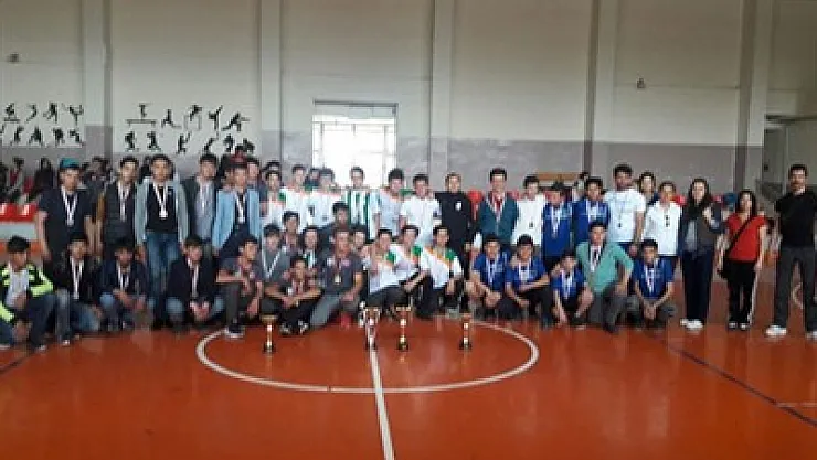 Liselerde Geleneksel çocuk oyunları oynandı
