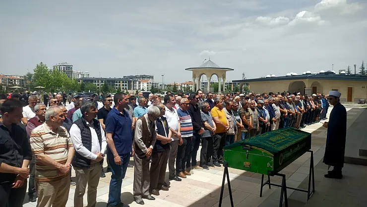 Mehmet Parsak'ın Dedesi, Dualarla Son Yolculuğuna Uğurlandı