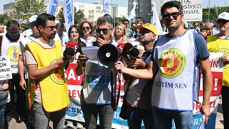 Memurlar İş Bırakıp Basın Acıkması Yaptı