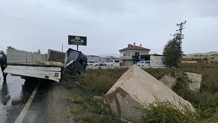 Mermer Yüklü Tır Akaryakıt İstasyonuna Girdi!