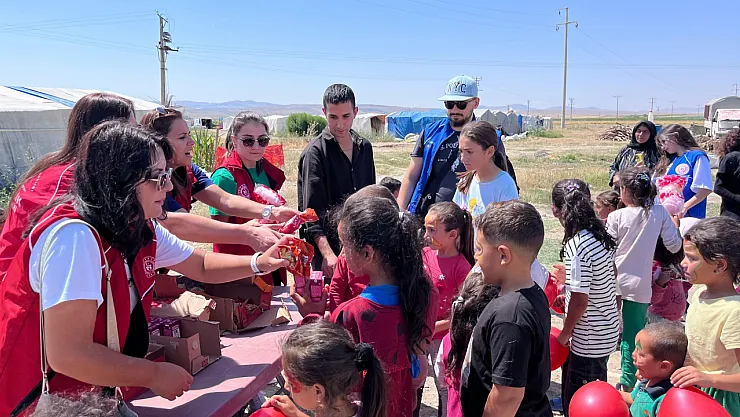 Mevsimlik İşçilerin Çocukları Unutulmaz Bir Gün Yaşadı