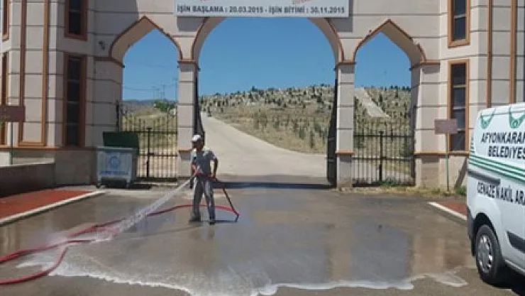 Mezarlıklar bayram ziyaretlerine hazır