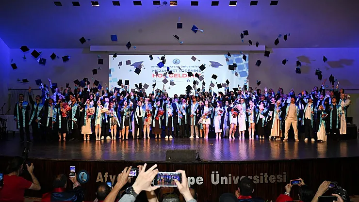 Mezuniyet Töreni'nde Dikkat Çekici Sözler: Vakit Köklerimizi Tekrar Bulma Vaktidir