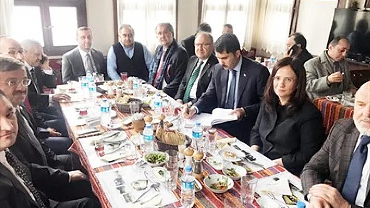 Mihrioğlu Konağı'nı ziyaret etti – Kocatepe Gazetesi