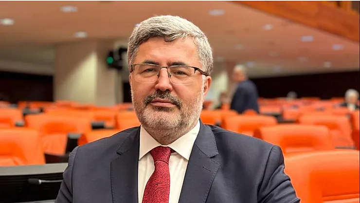 Milletvekili Özkaya'dan CHP Yönetimi'ne: Bir Müteahhidin Oyuncağı Olmayın