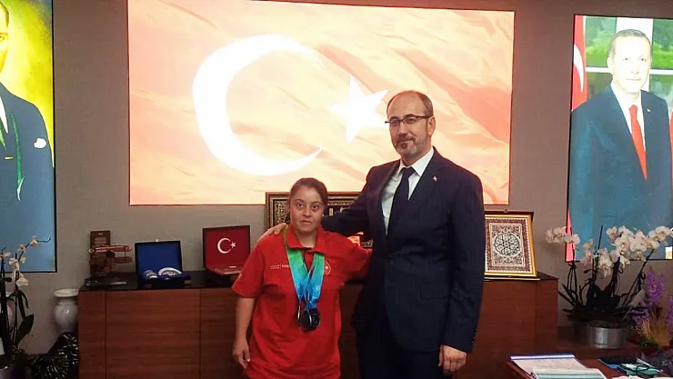 Milli Sporcudan, Müdür Öztürk'e Ziyaret
