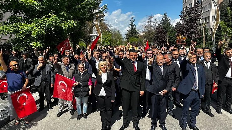 Milliyetçi Ruh Afyon Sokaklarında: Ülkücüler Zafer Meydanı'nda Buluştu