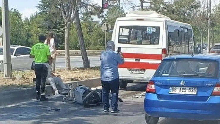 Minibüs İle Motosiklet Çarpıştı: 1 Yaralı
