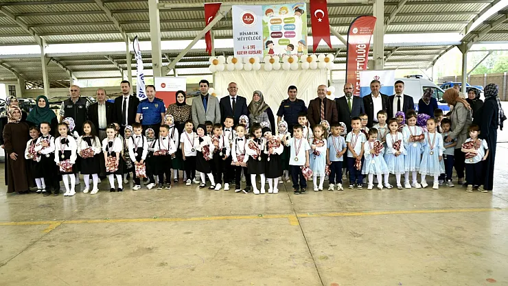 Minik Kalplerin Kur'an Kursu Mezuniyet Töreni