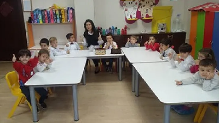 Minikler öğretmenlerini kutladı – Kocatepe Gazetesi