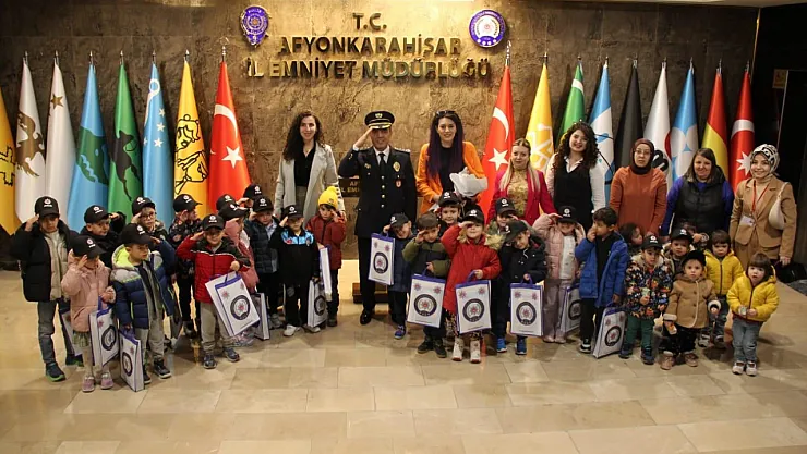 Minikler Sordu, Emniyet Müdürü Cevapladı! İşte O Neşeli Anlar