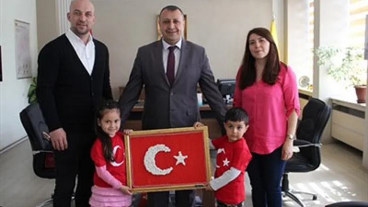 Miniklerden PTT'ye anlamlı bayrak – Kocatepe Gazetesi