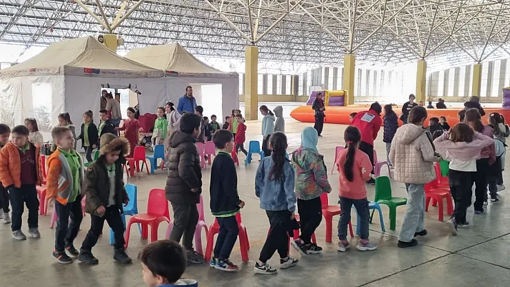 Mobil Çocuk Dostu Alan Tırı, Emek Mahallesi'nde Kuruldu