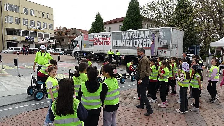 Mobil Trafik Eğitim Tır’ı İle Çocuklar Bilgi Edindi