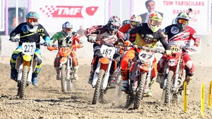 Motokros Afyon yarışı 'Anneler için'