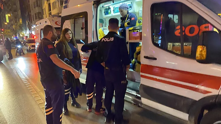 Motosiklet Önce Yayaya, Sonra Otomobile Çarptı: 2 Yaralı