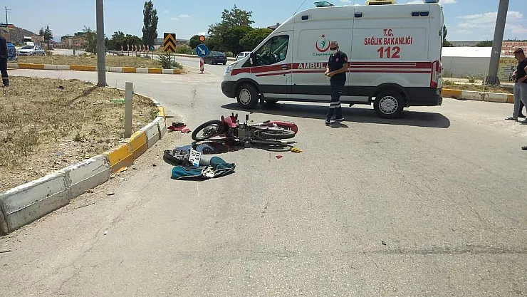 Motosiklet sürücüsü yaşlı adam karıştığı kazada ağır yaralandı