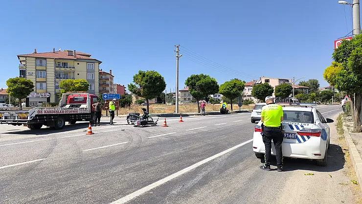 Motosikletlerin Çarpıştığı Kazada Sürücüler Yaralandı