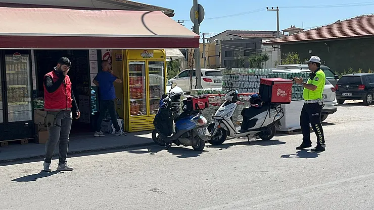Motosikletli Kurye, Otomobille Çarpıştı