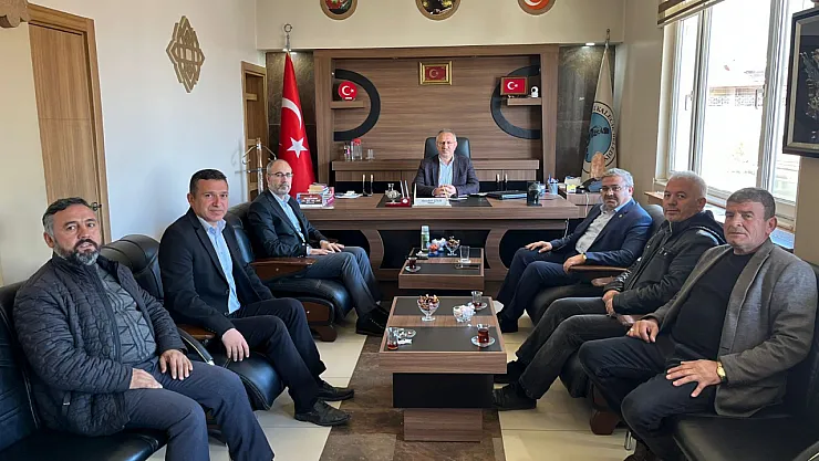 Müdür Öztürk Ve Vekilden Büyükkalecik'e Çiftçe Ziyaret