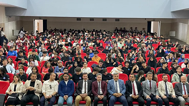 Müdür Sünnetci'den Gençlere: Kendinize Güvenin